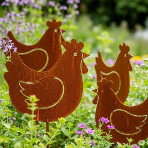 Rusty garden chickens